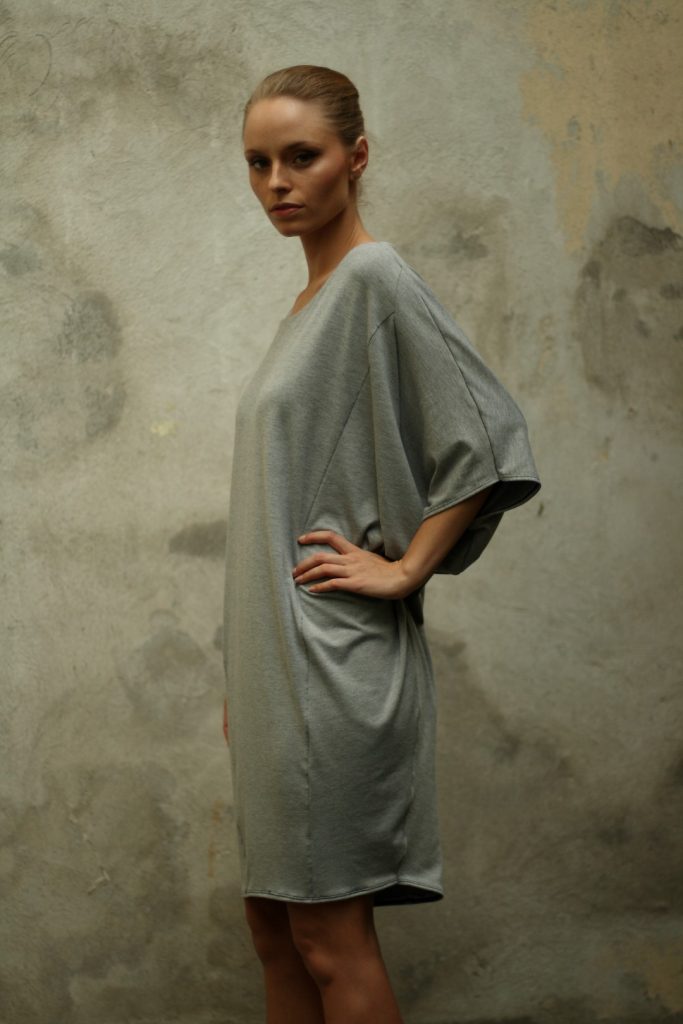 weites elegantes Jerseykleid, oekotex Jersey, grüne Mode