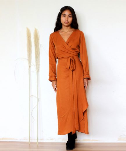 Langärmeliges Tencel Wickelkleid Falta cognac