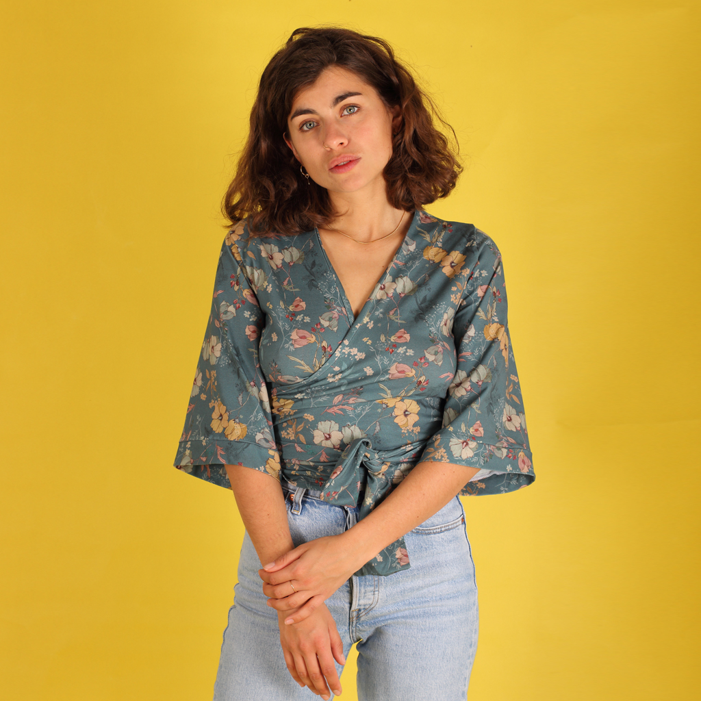 Wickelshirt_Floralia1 Umweltfreundliche Wickelbluse Floralia aus weicher Bio-Baumwolle