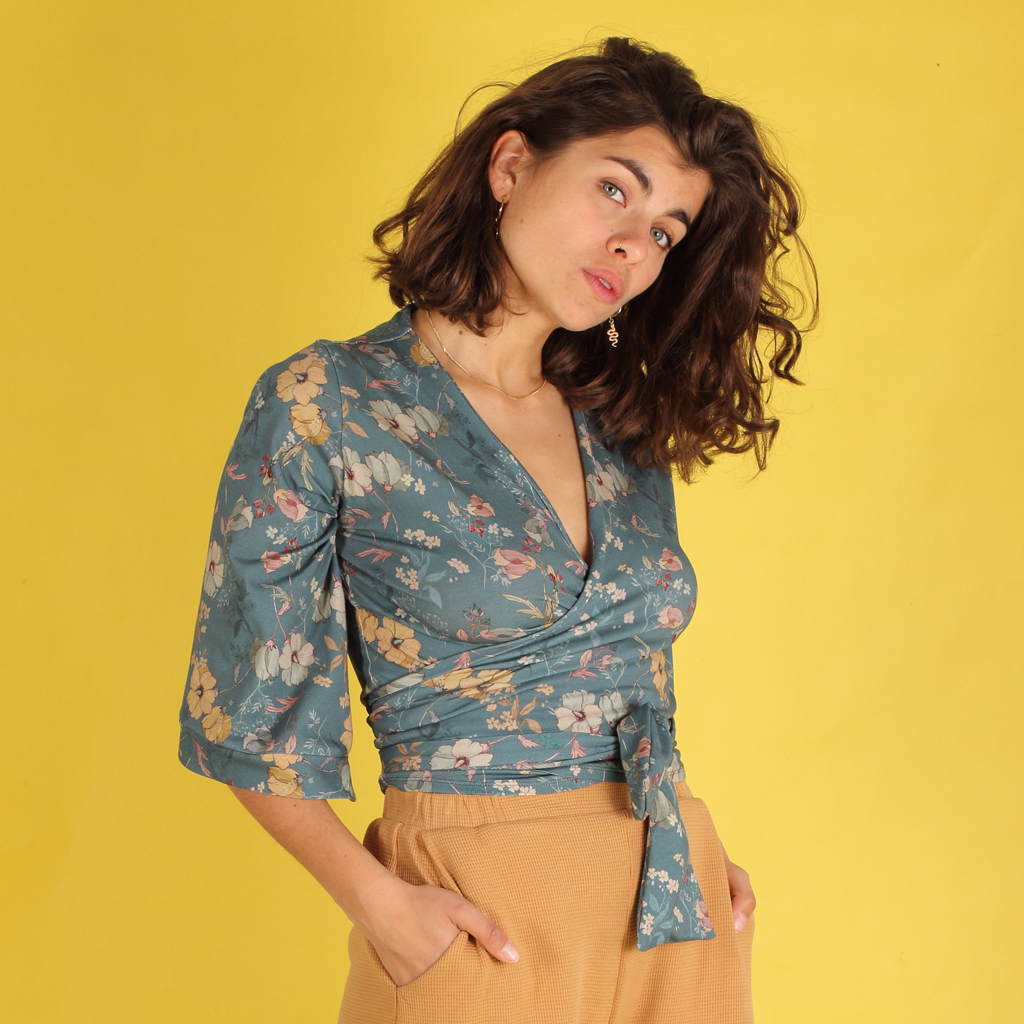 Wickelshirt_Floralia10 Elegante Wickelbluse Floralia aus nachhaltiger Bio-Baumwolle