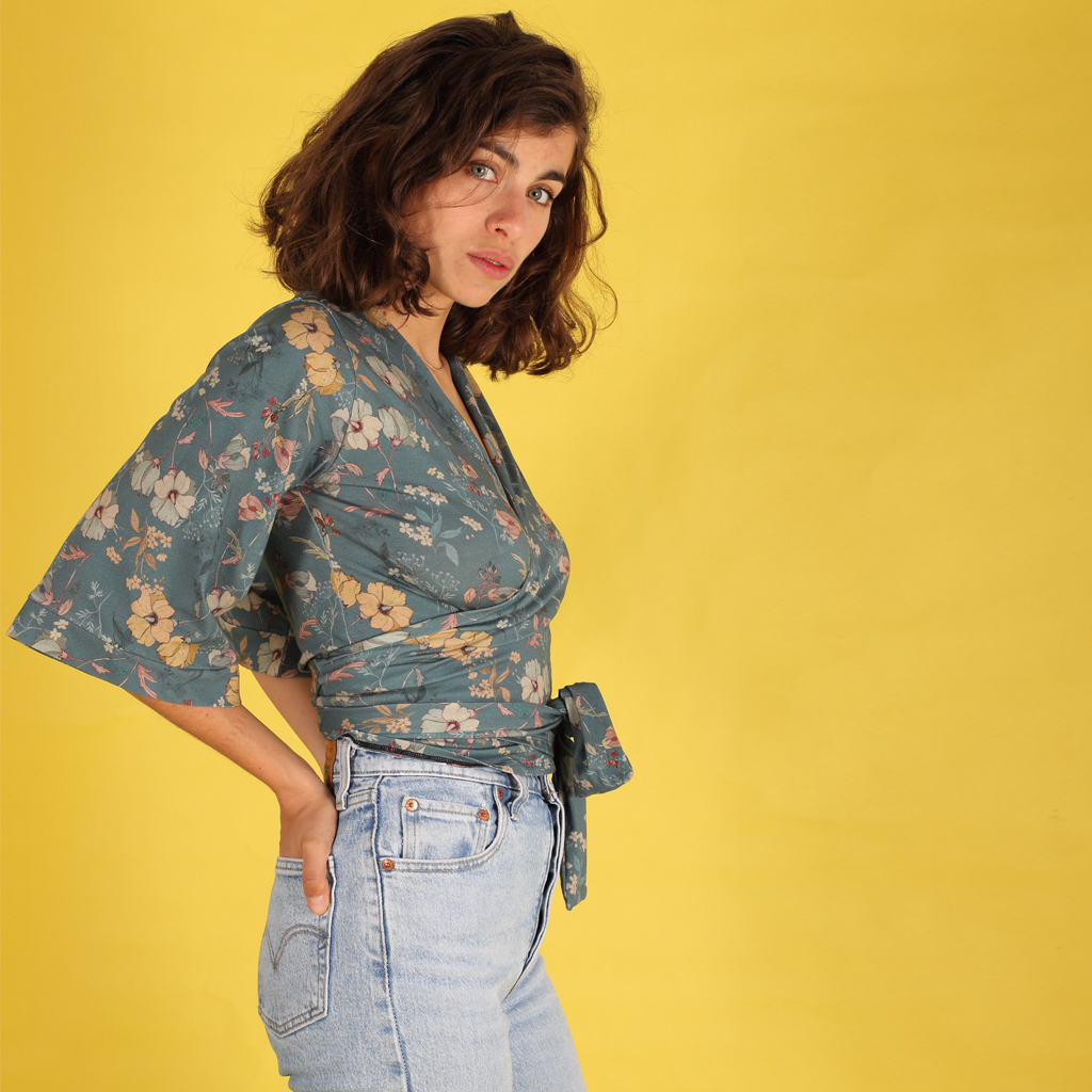 Wickelshirt_Floralia2 Umweltfreundliche Wickelbluse Floralia aus weicher Bio-Baumwolle