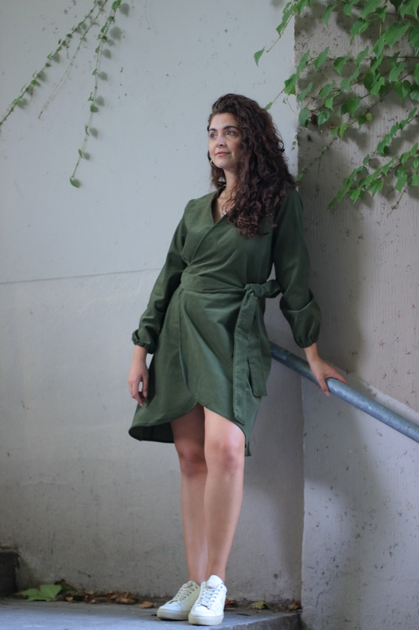 Cordkleid_grün_2 Large Wickelkleid aus Cord grün