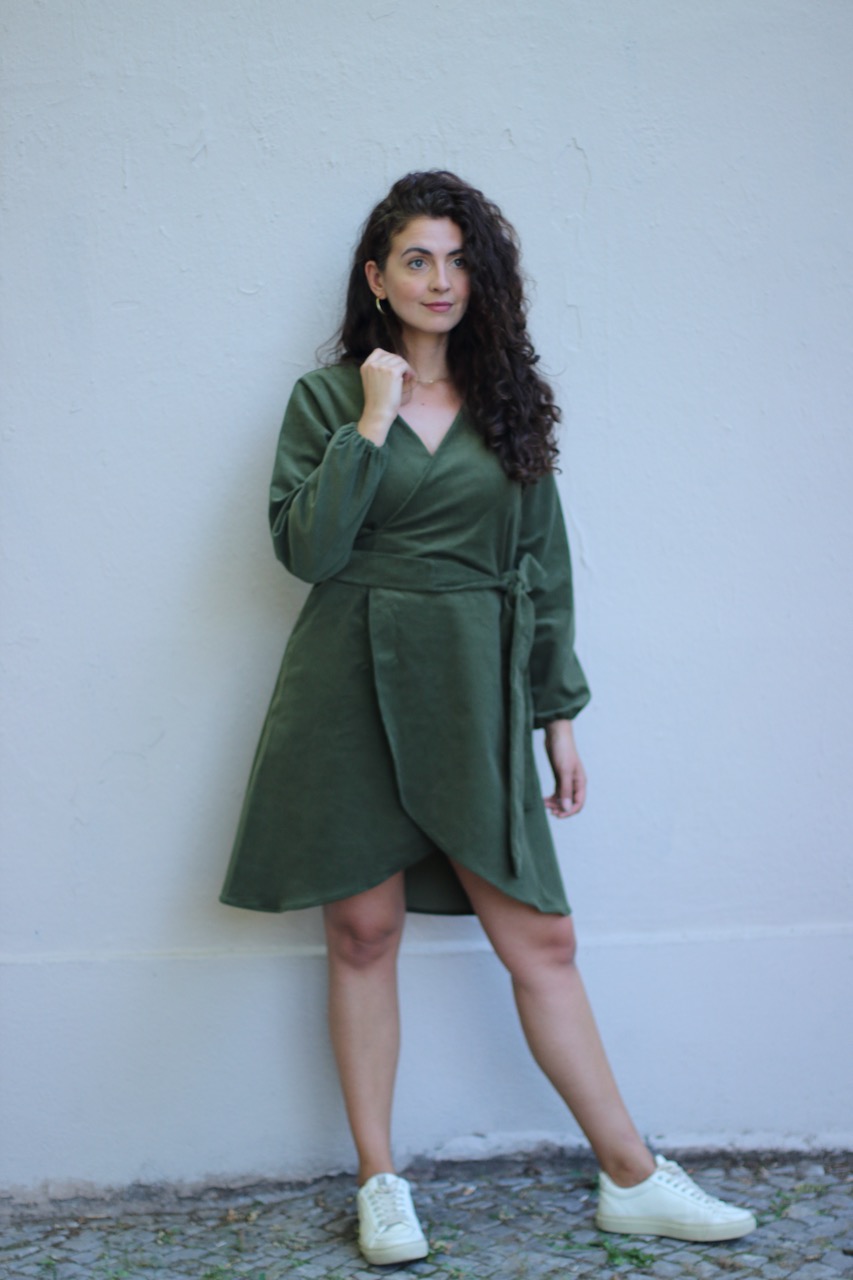 Cordkleid_grün_3 Large Wickelkleid aus Cord grün
