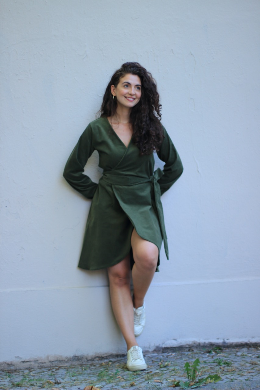 Cordkleid_grün_4 Large Wickelkleid aus Cord grün