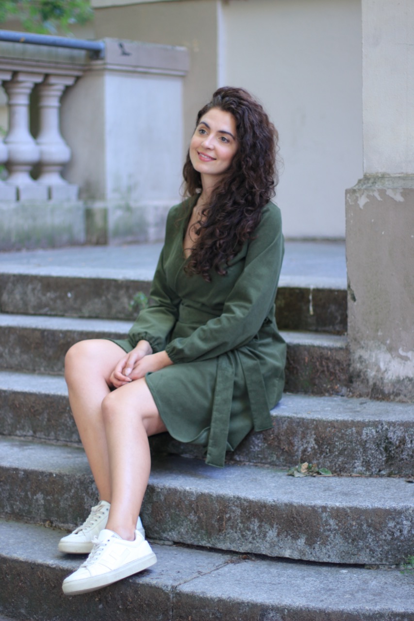 Cordkleid_grün_7 Large Wickelkleid aus Cord grün